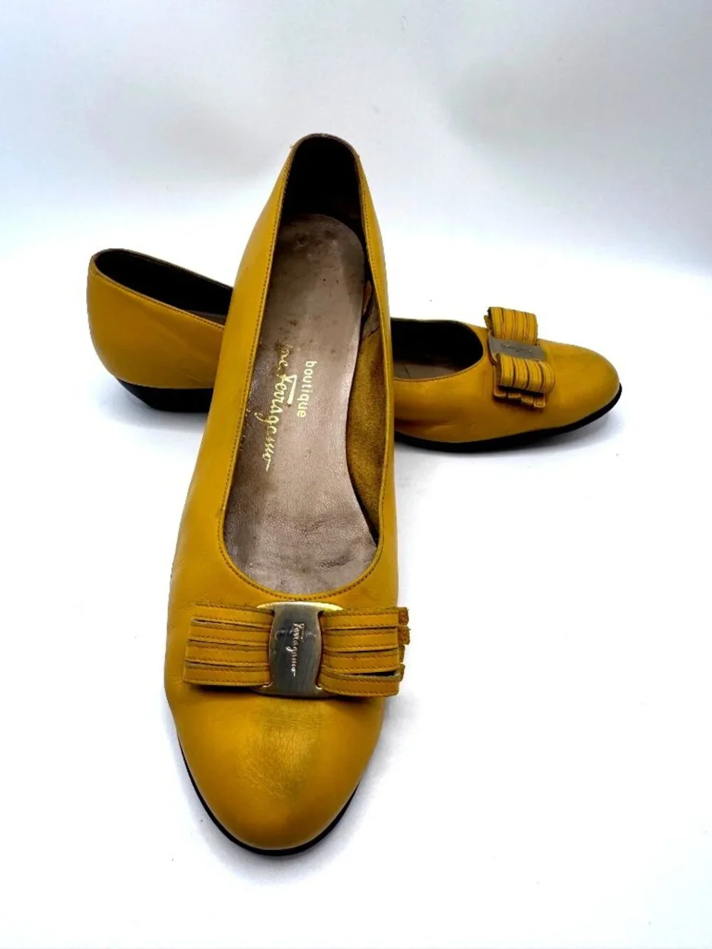 Salvatore Ferragamo Women’s Shoe Size 9.5 B Vtg Yellow Leather Flats Bow Accent - Picture 1 of 12